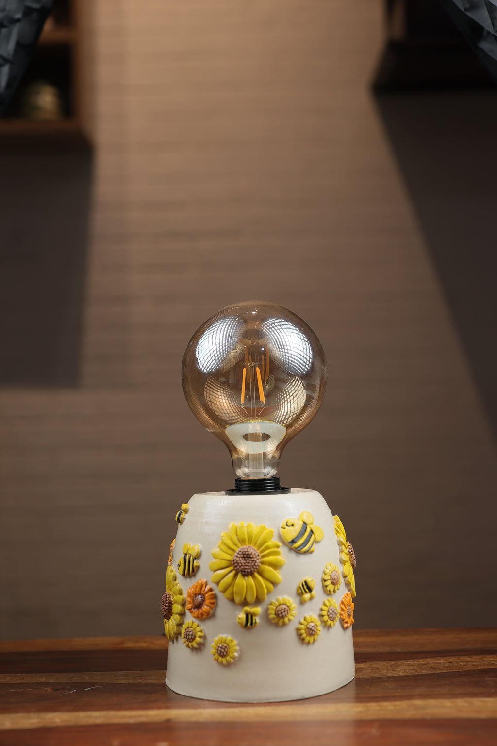 Bee & Bloom Table Lamp