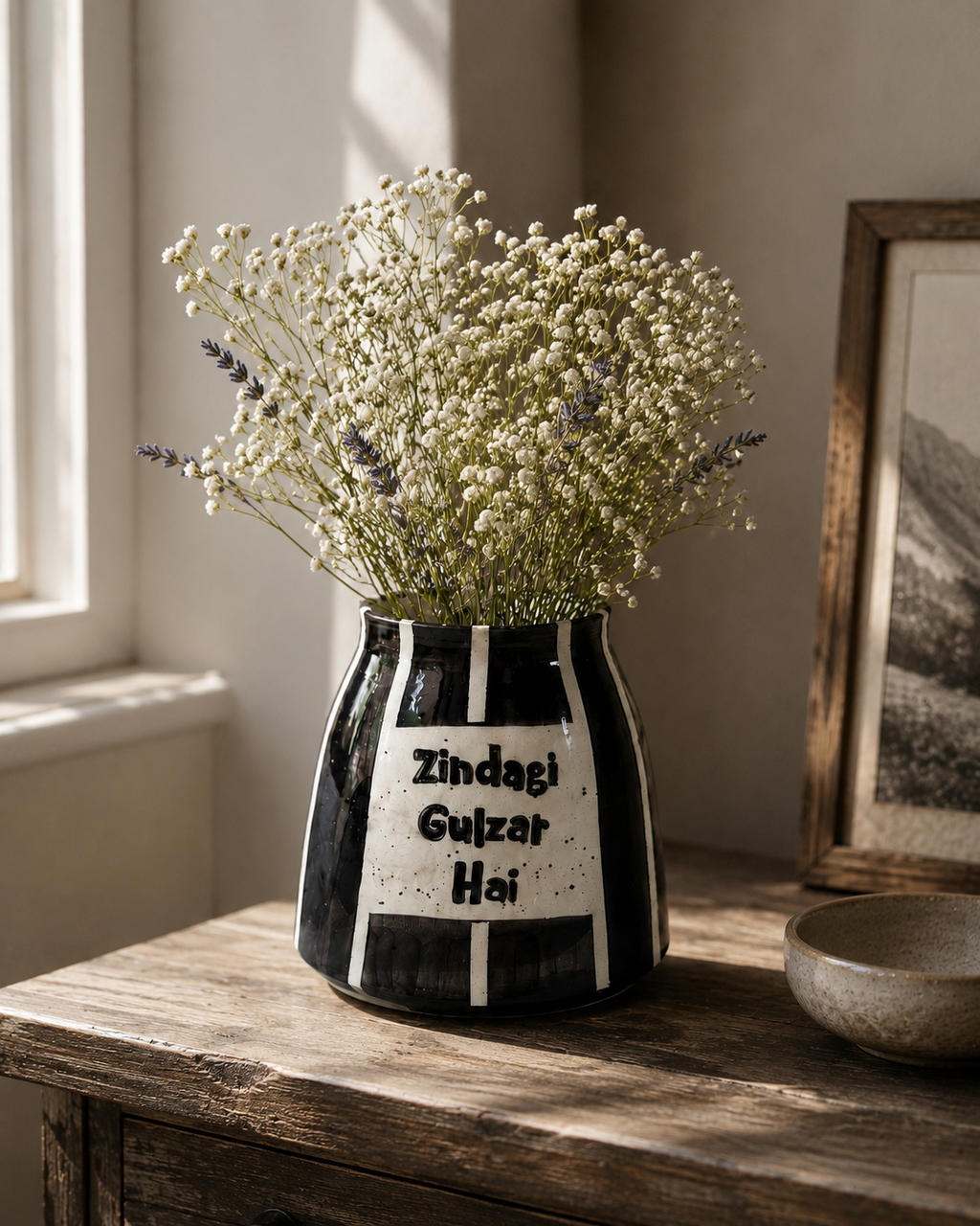 Zindagi Gulzar Hai Vase