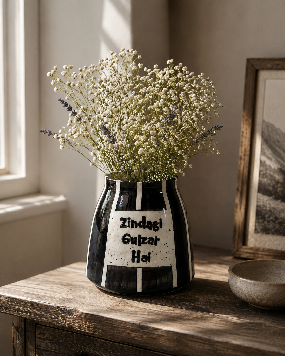Zindagi Gulzar Hai Vase