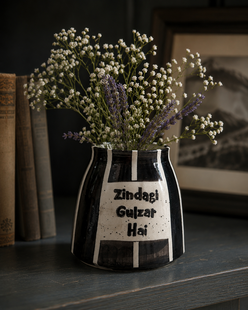 Zindagi Gulzar Hai Vase