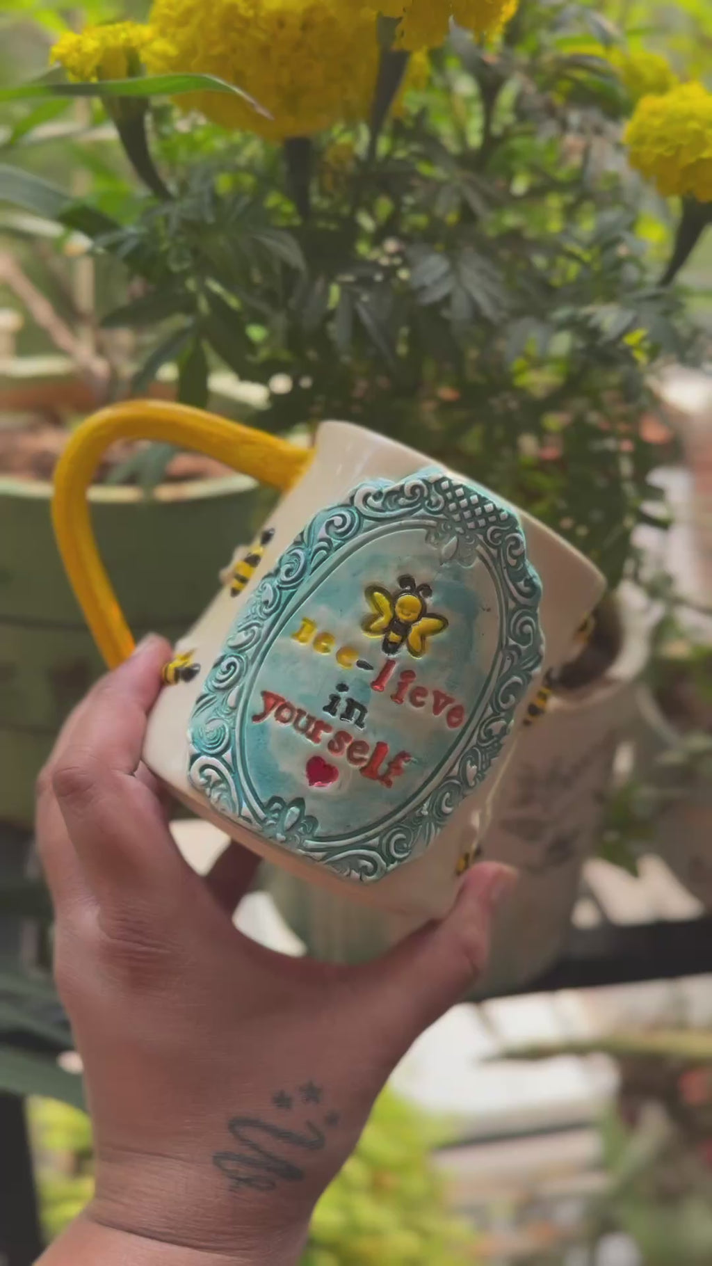 The Bee Mug-1