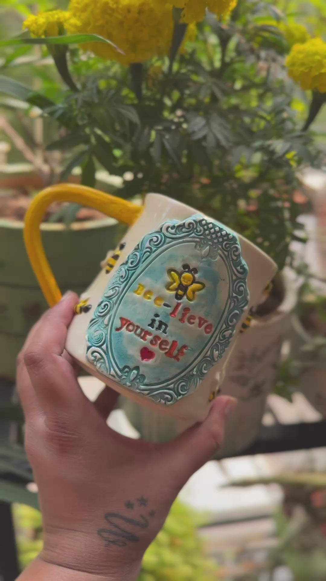 The Bee Mug-1