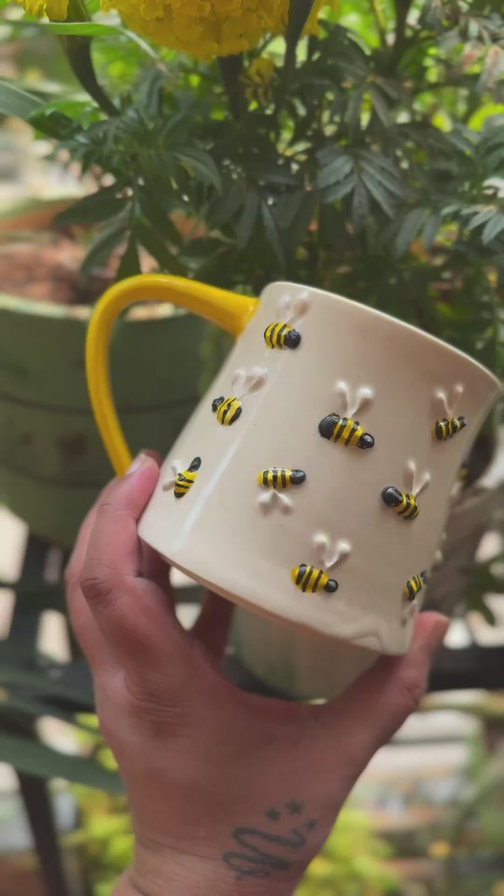 The Bee Mug-2